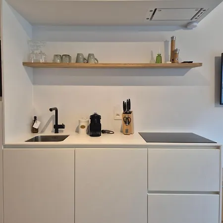 Close To Shops, Restaurants & The *