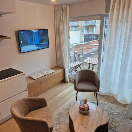 Close To Shops, Restaurants & The Daire