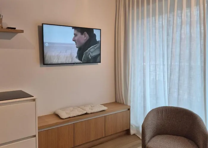 Close To Shops, Restaurants & The Apartment